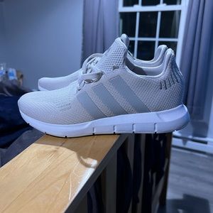 Never worn adidas women’s swift run athletic shoe